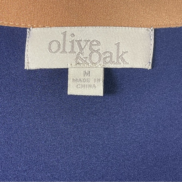 Olive & Oak Sleeveless Hidden Placket Button down Blouse - Picture 8 of 10